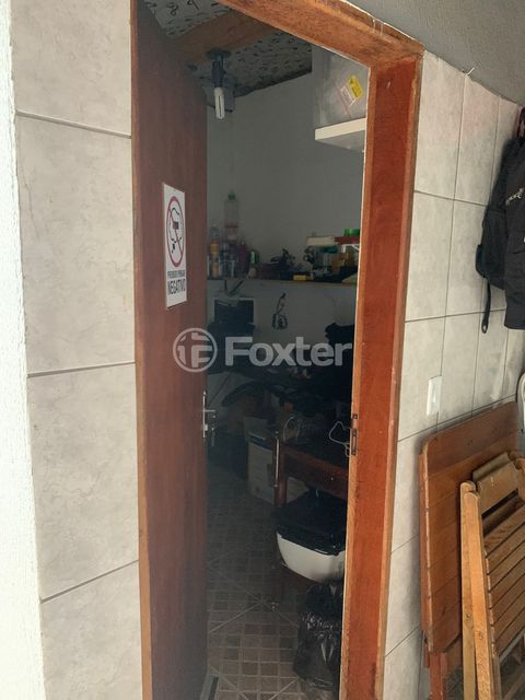 Image 7 - 810677