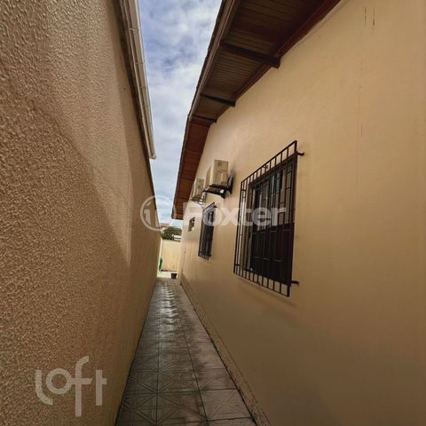 Image 5 - 810684