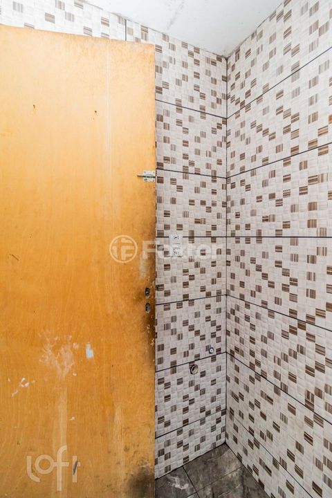 Image 12 - 811000