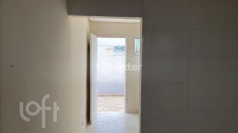 Image 7 - 811313