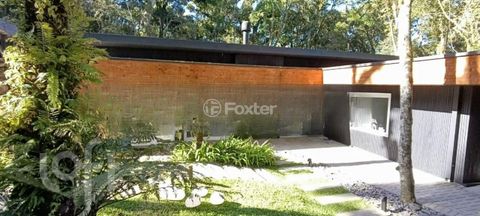 Image 6 - 811681