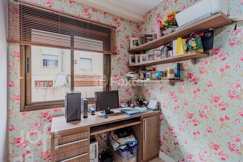 Image 16 - 811686