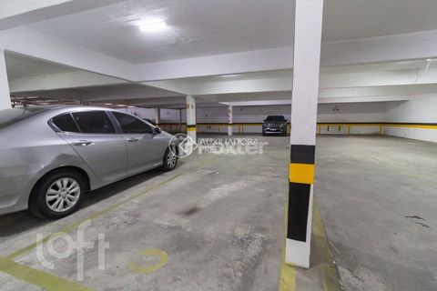 Image 11 - 811686