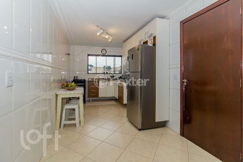 Image 3 - 811753