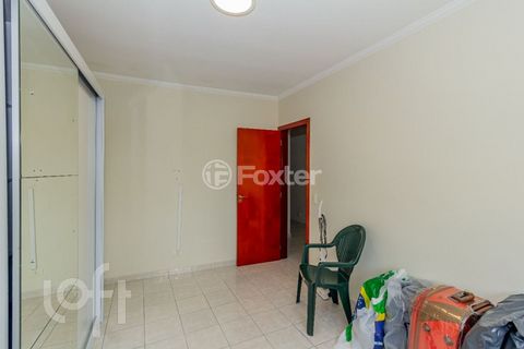 Image 3 - 811753