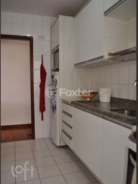 Image 4 - 812053