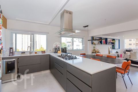Image 11 - 812113