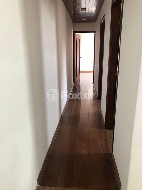 Image 10 - 812256