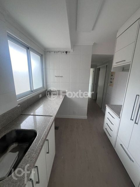Image 4 - 812391