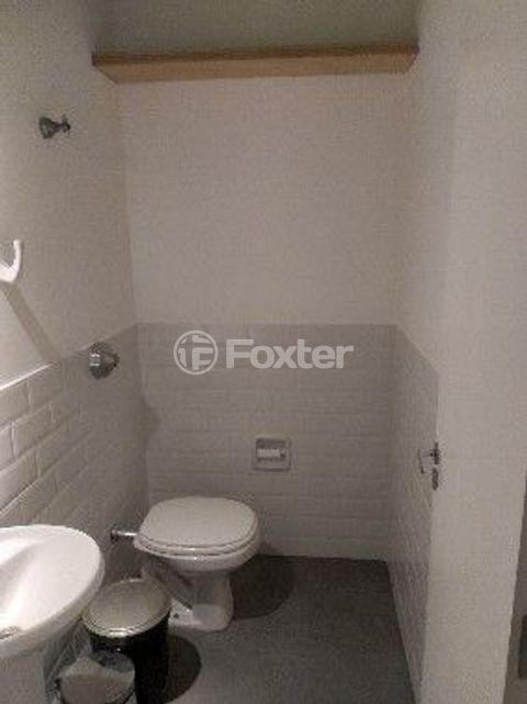 Image 7 - 812411