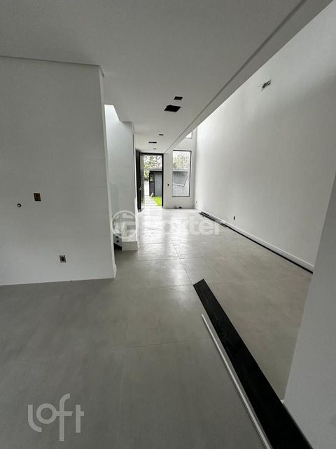 Image 3 - 812510