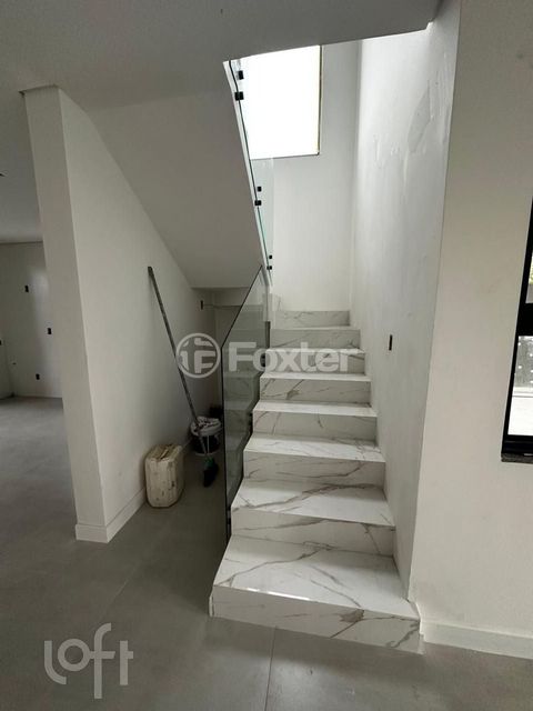 Image 9 - 812510