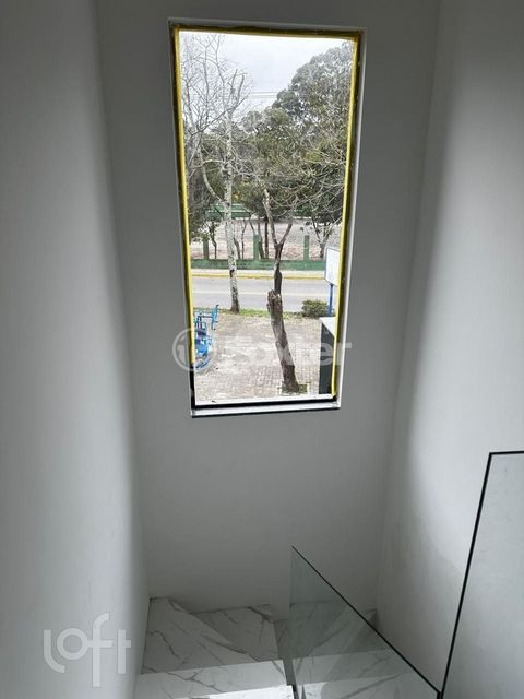 Image 10 - 812510