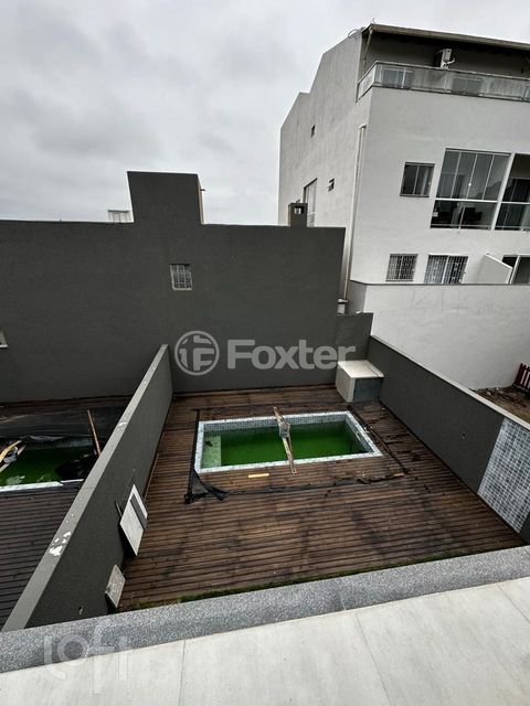 Image 17 - 812510