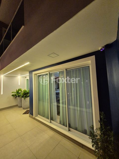 Image 9 - 812571