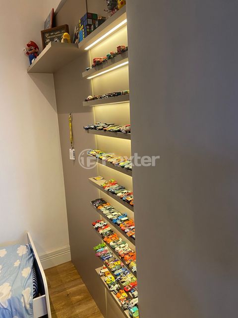 Image 4 - 812587