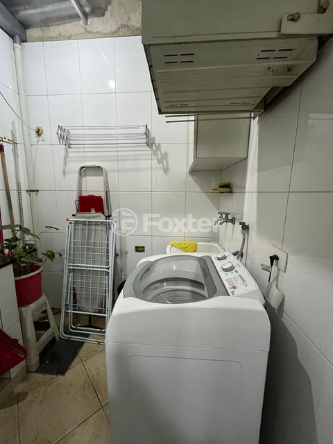 Image 8 - 812618