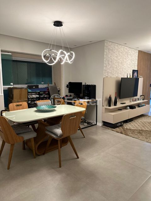 Image 2 - 812823