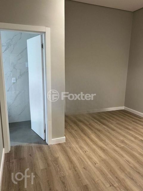 Image 2 - 813018