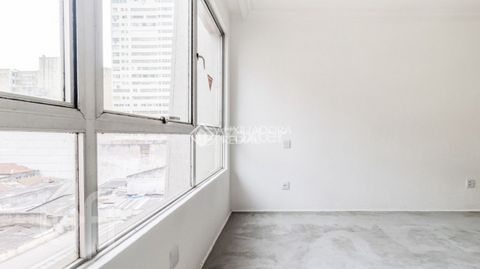 Image 15 - 813143