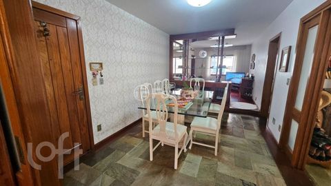 Image 10 - 813285