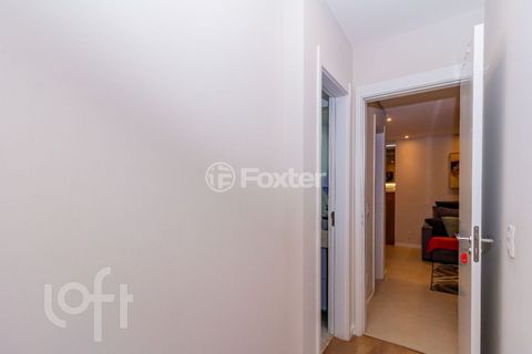 Image 17 - 813353