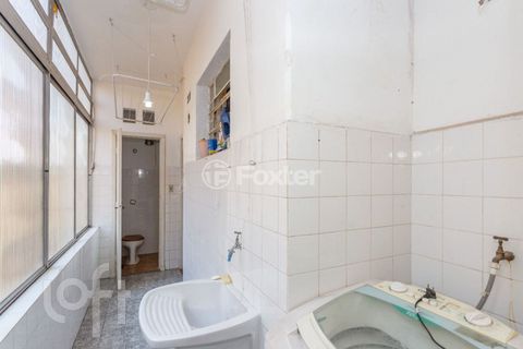 Image 8 - 813465
