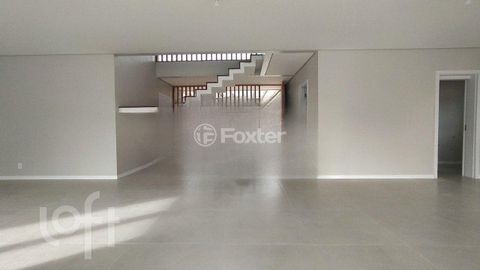 Image 6 - 813507