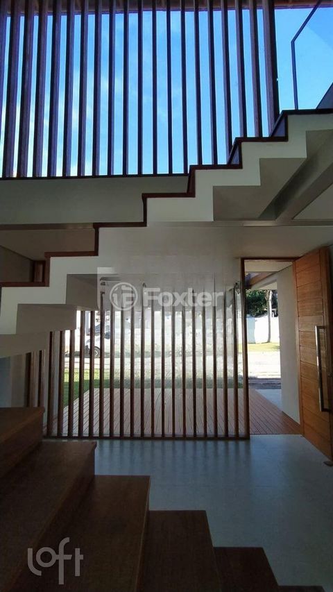 Image 3 - 813507
