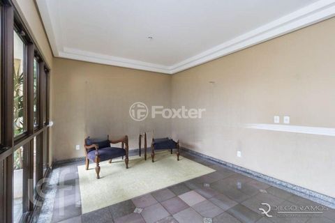 Image 19 - 814115