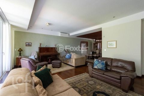 Image 7 - 815690