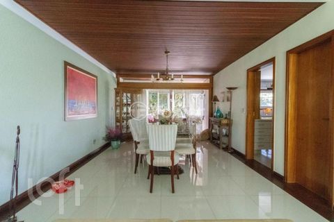 Image 10 - 815690