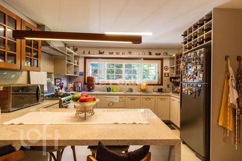 Image 15 - 815690