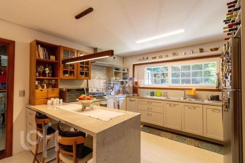 Image 17 - 815690