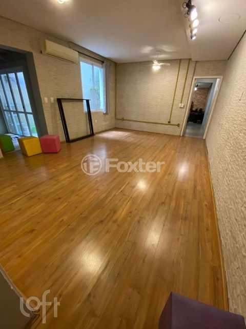 Image 1 - 816429