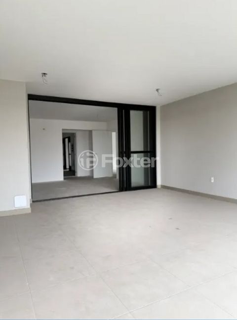 Image 7 - 817490