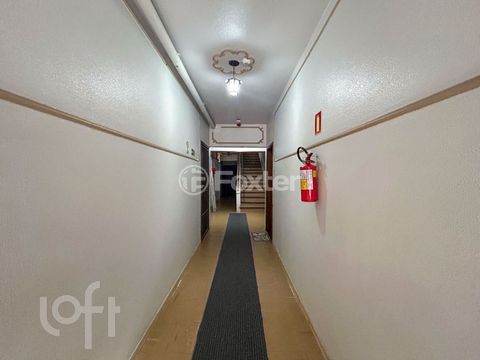 Image 8 - 817932