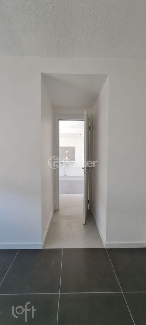 Image 6 - 817940