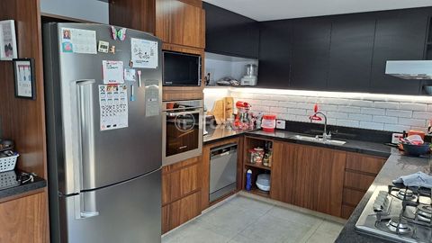 Image 4 - 818218