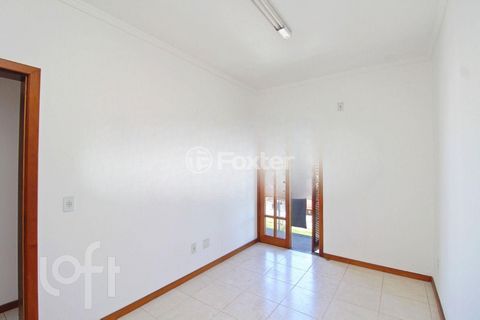 Image 19 - 818292