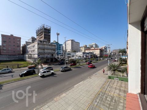 Image 10 - 818552