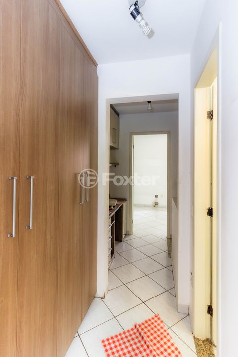 Image 17 - 818851