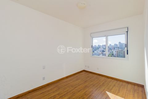 Image 11 - 818911