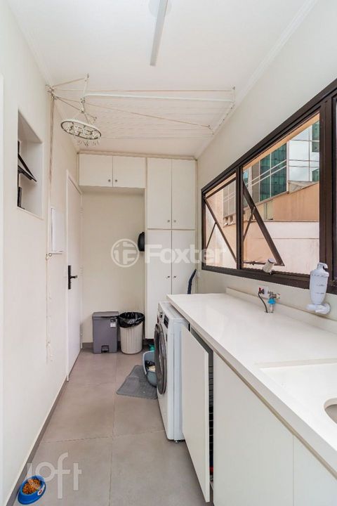Image 11 - 819178