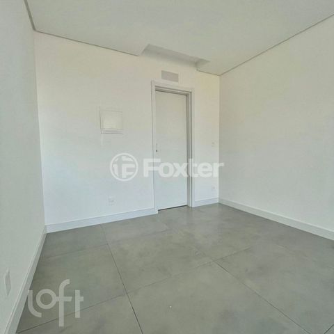 Image 4 - 819348