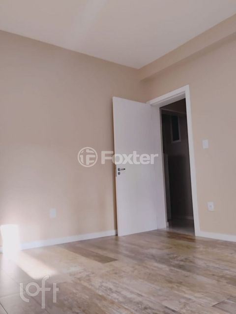 Image 3 - 820482