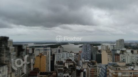 Image 17 - 821258
