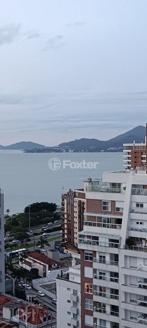 Image 8 - 823895