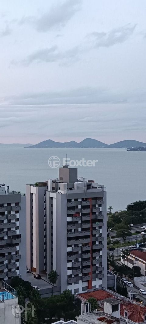 Image 9 - 823895