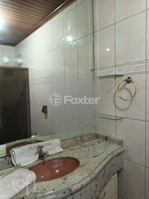 Image 9 - 824422